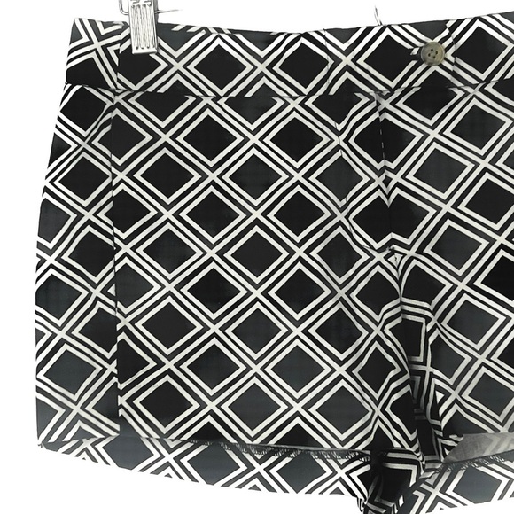 J.CREW BLACK & WHITE GEOMETRIC WOMEN'S DRESS SHORTS - Picture 3 of 10